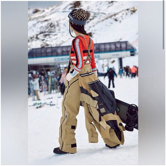 NEW W Tags Free People ZEPHYR SKI PANTS XS SNOW SUIT BIBS TAN BLACK WINTER SHELL - Picture 3 of 7